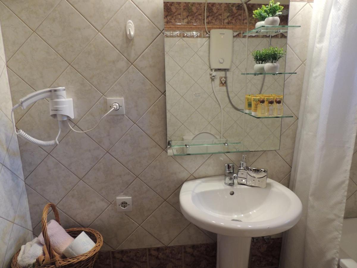 Prespes Lake View Family Apartment Lerin Kültér fotó