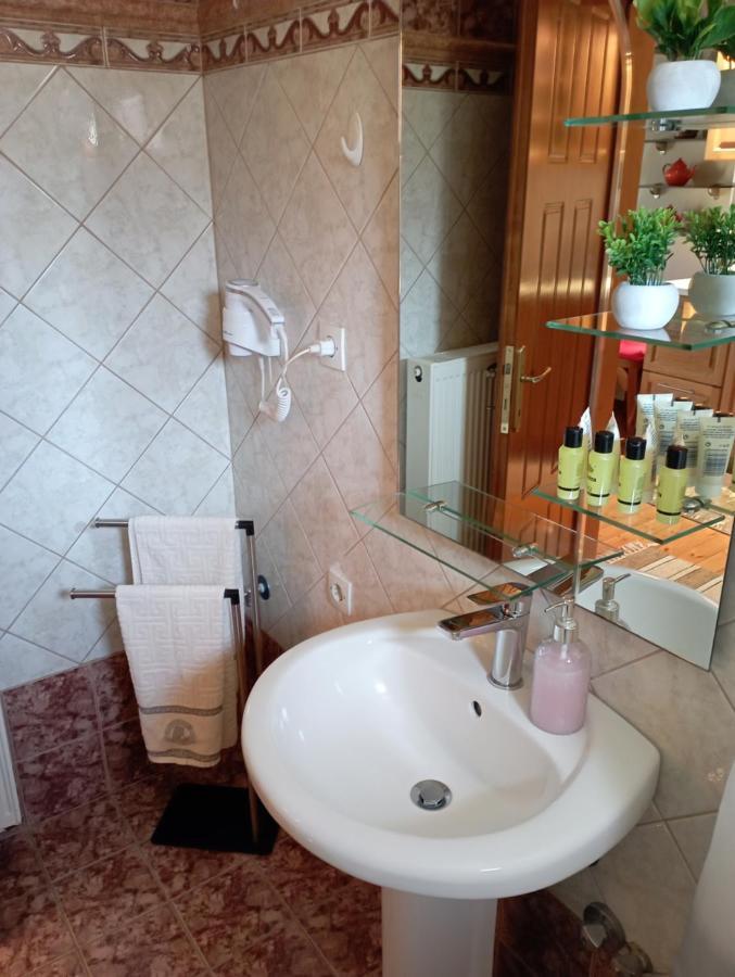 Prespes Lake View Family Apartment Lerin Kültér fotó